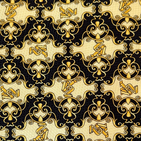 Versace Classic V2 Gold and Black Printed Silk Tie Made in Italy - Picture 2 of 9